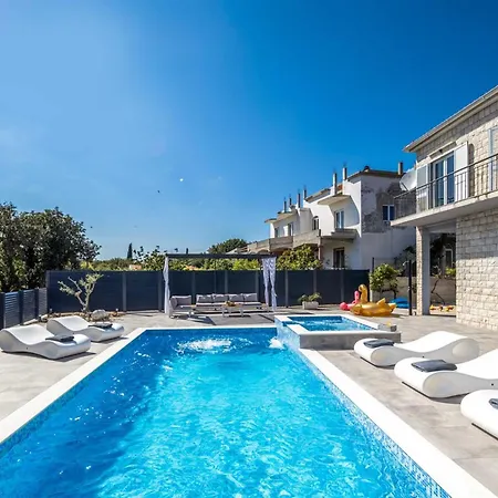 Luxury Stone Tonka Villa