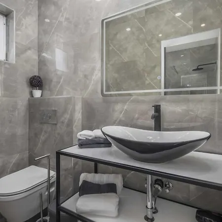 Luxury Stone Tonka * Sućuraj