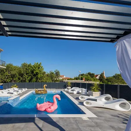 Luxury Stone Tonka فيلة Sućuraj