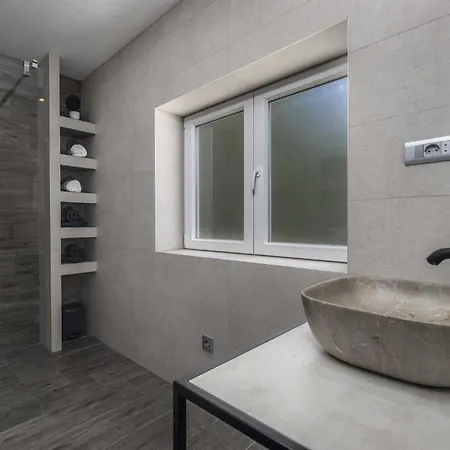 Luxury Stone Tonka *