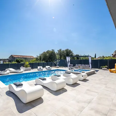 Luxury Stone Tonka